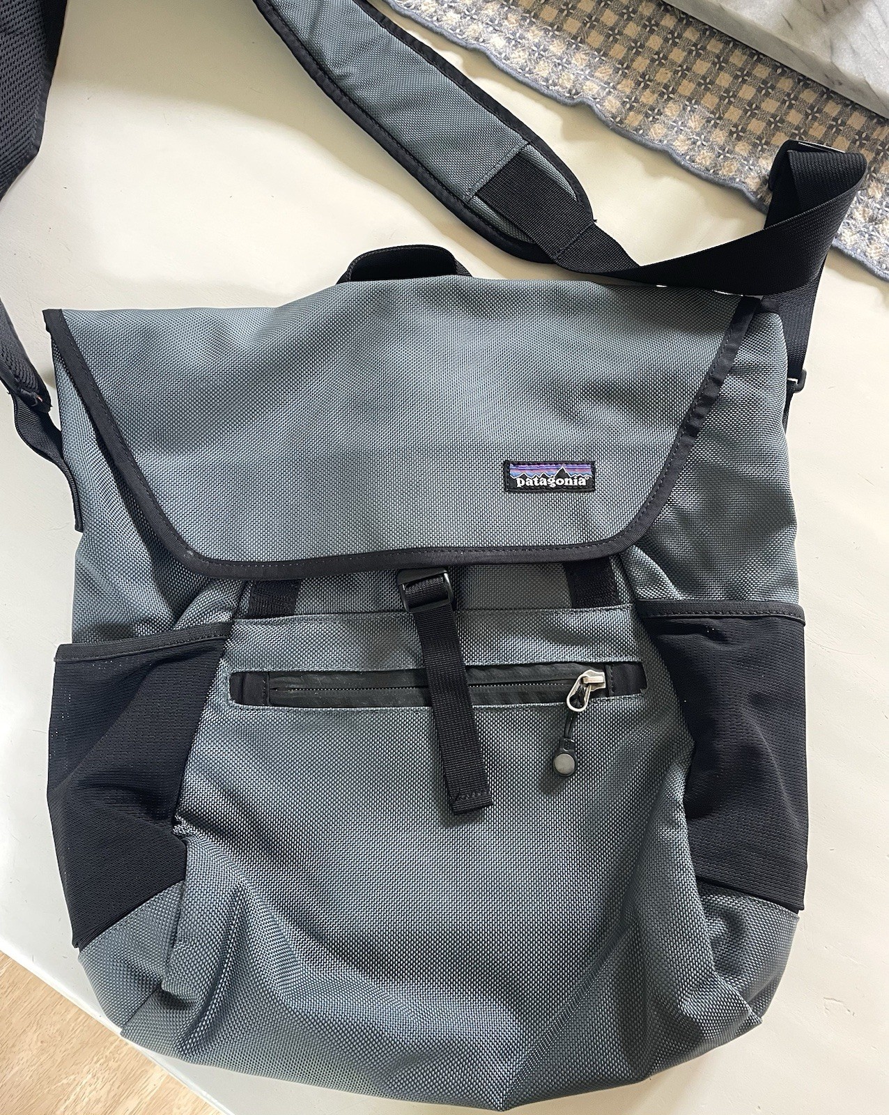 Patagonia Vintage Vertical Mass Messenger Bag