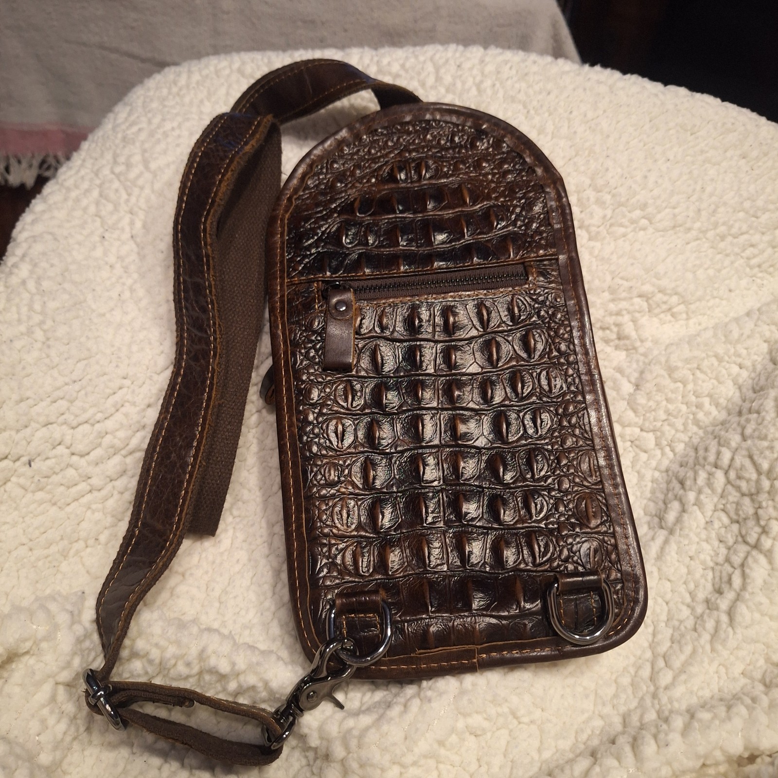 Crocodile embossed Leather Men’s Chest Bag Pattern Crossbody & Wallet