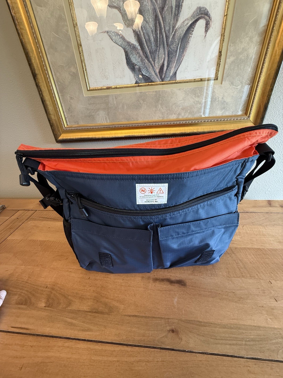 NWOT Wise-Walker Nomadic City Walker Messenger Bag Crossbody pockets Galore