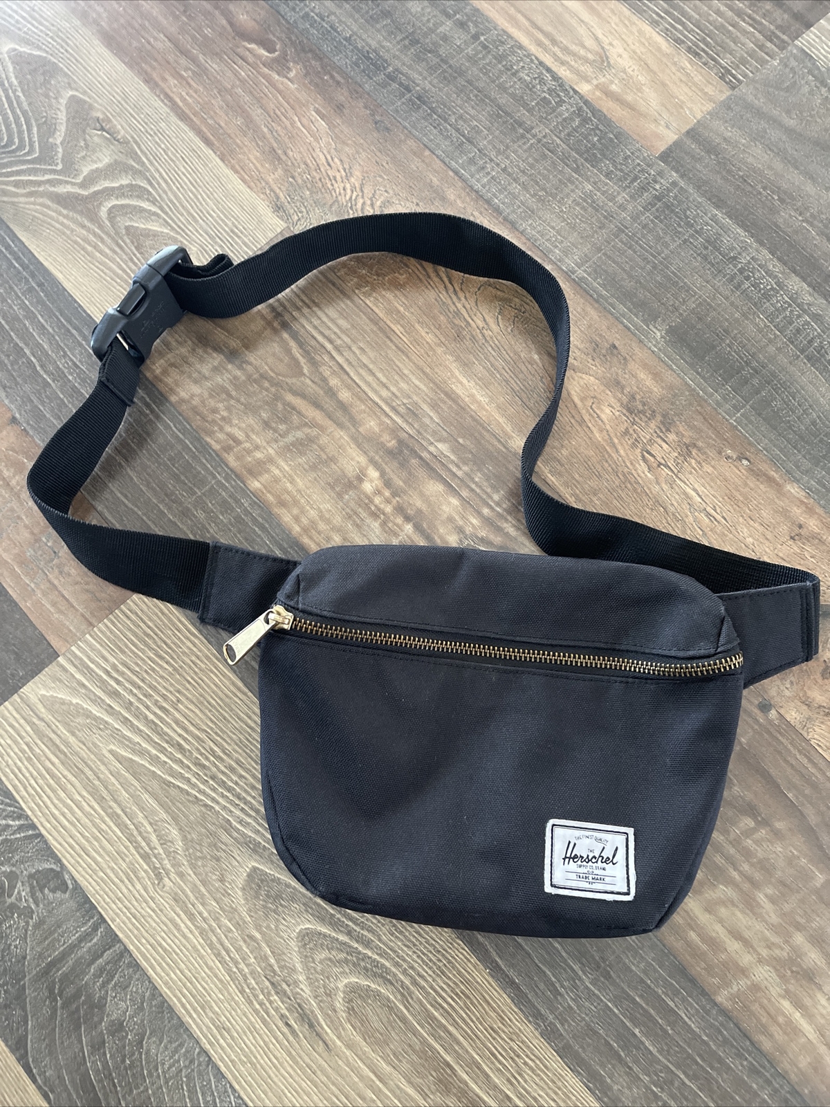HERSCHEL Fanny Pack Supply Company Fifteen Waist Cross Body Belt Bag Black
