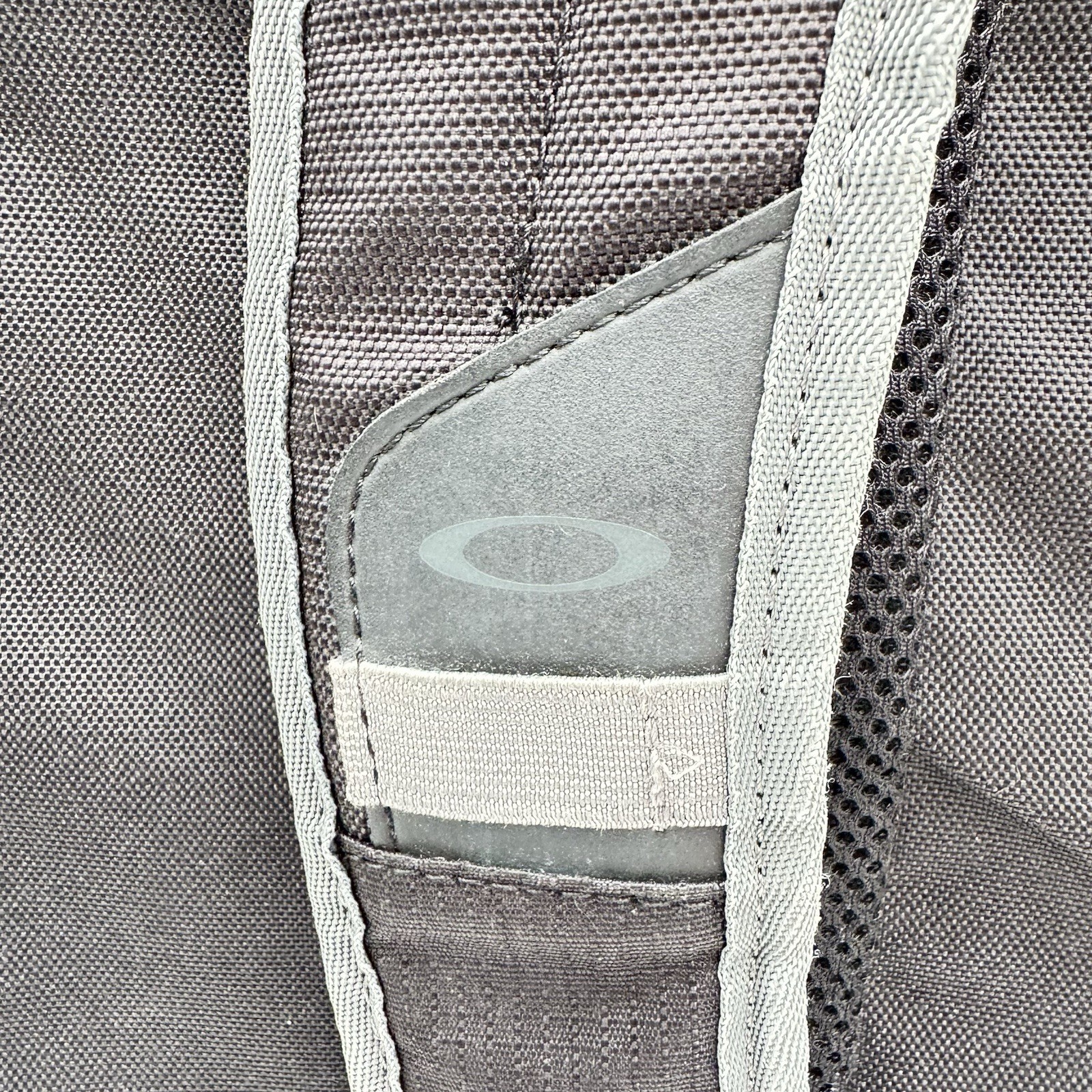 Oakley 5-Speed Backpack Grigio Scuro Medium Sized # 92792 Black