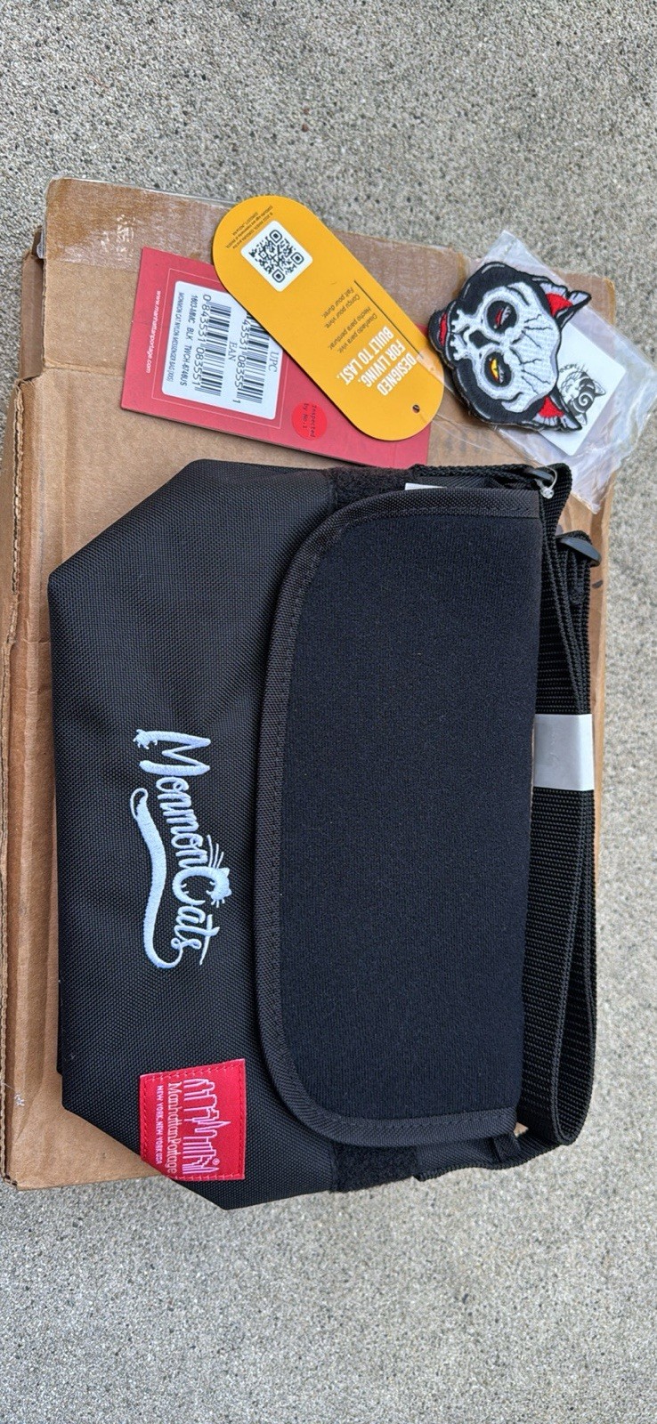 Monmon x Manhattan Portage messenger bag – black with two extra cat patches