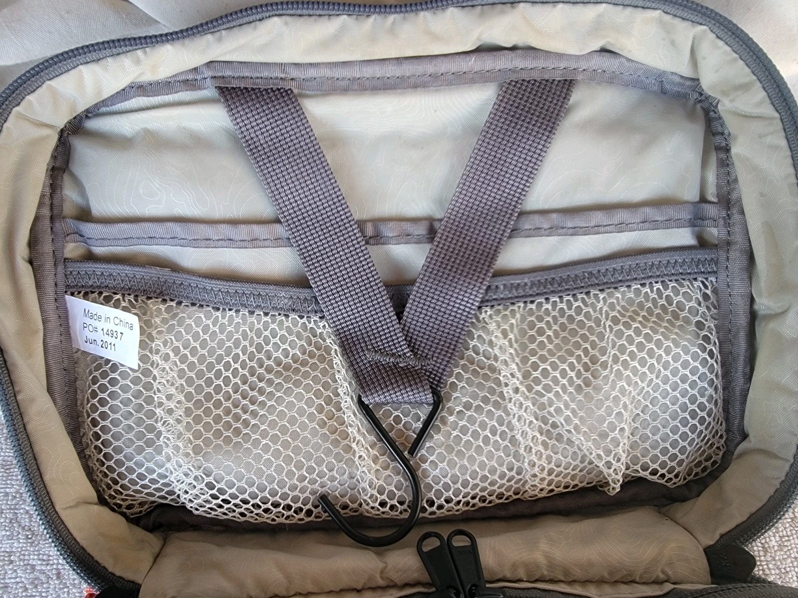 ORVIS Canvas Hanging Toiletry Accessory Travel Zipper Bag Pouch Burgundy/Grey