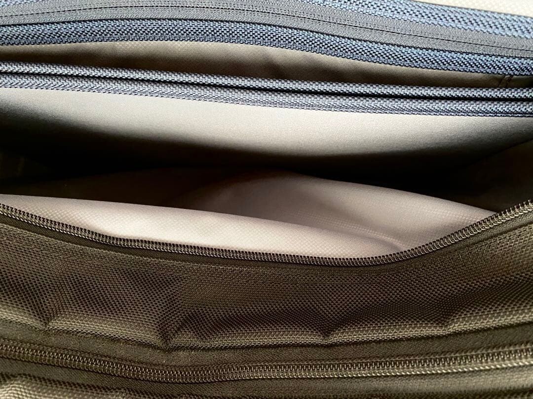 Tumi 26141D2 Expandable Black Nylon Briefcase Leather Handles Laptop Bag 40cm