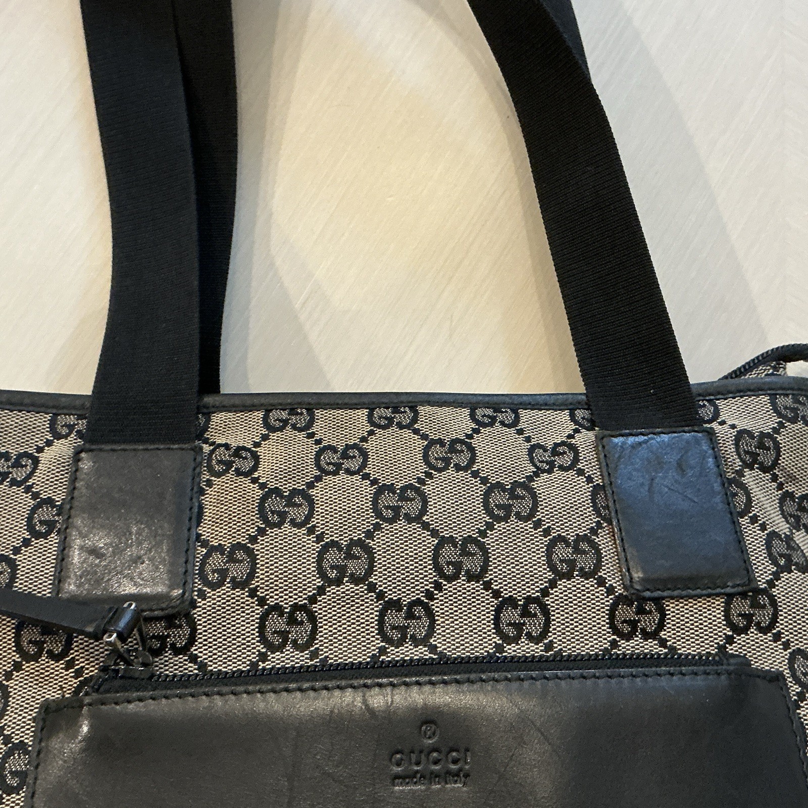 Gucci Beige Black GG Monogram Medium Zip Tote – Scuff on leather
