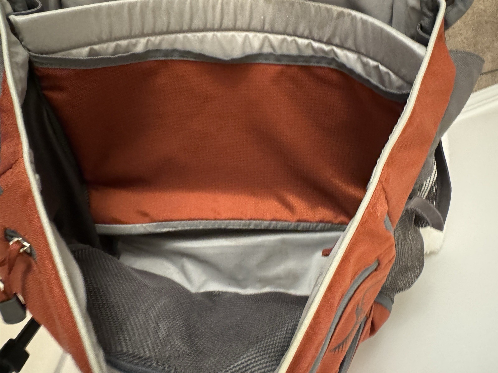 OSPREY Elroy Messenger Bag Cargo Pockets Zipper Side Laptop Burnt Orange & Gray