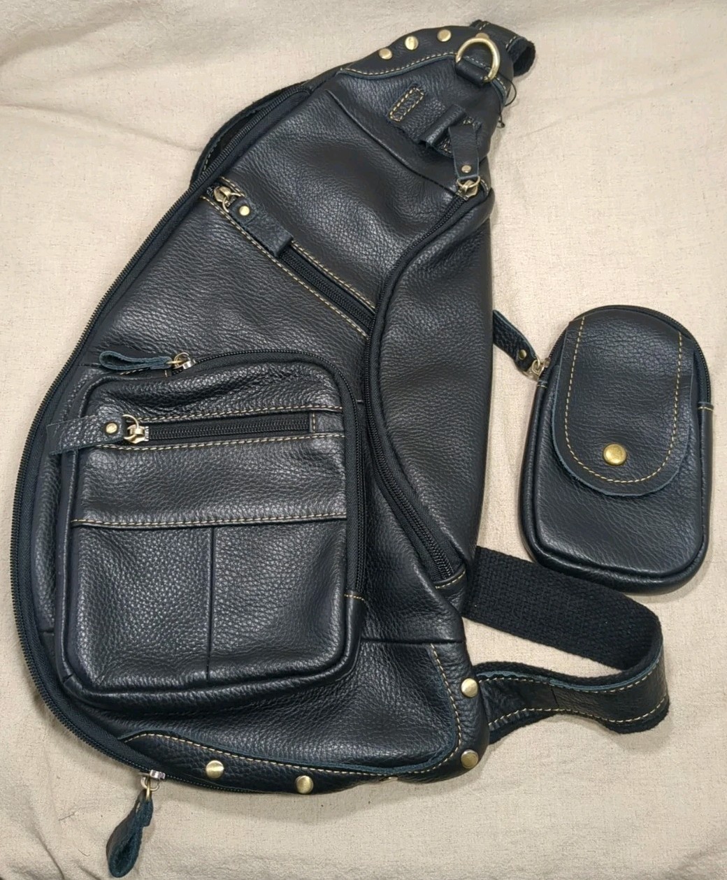 Men’s Crossbody Sling Bag Adjustable Strap Zip Outer Pockets Casual Travel Black