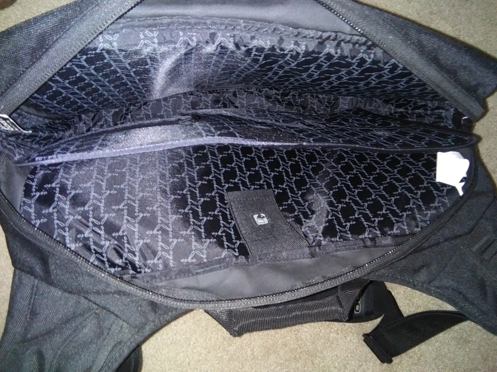 OGIO Tech Specs Audio & Computer Sleeves Black Nylon Multi Pockets Messenger Bag