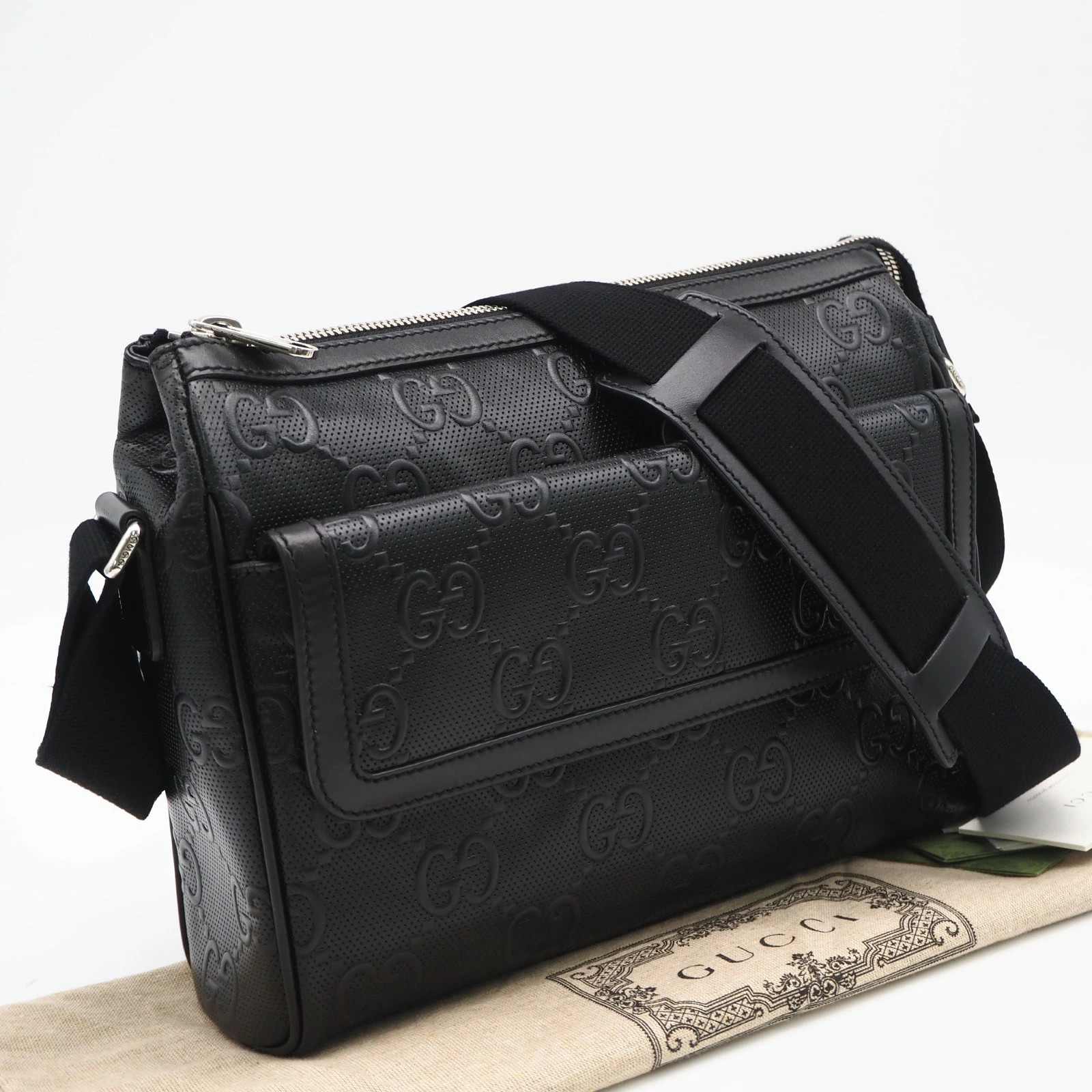Gucci GG embossed shoulder bag 658565 Shoulder black leather used