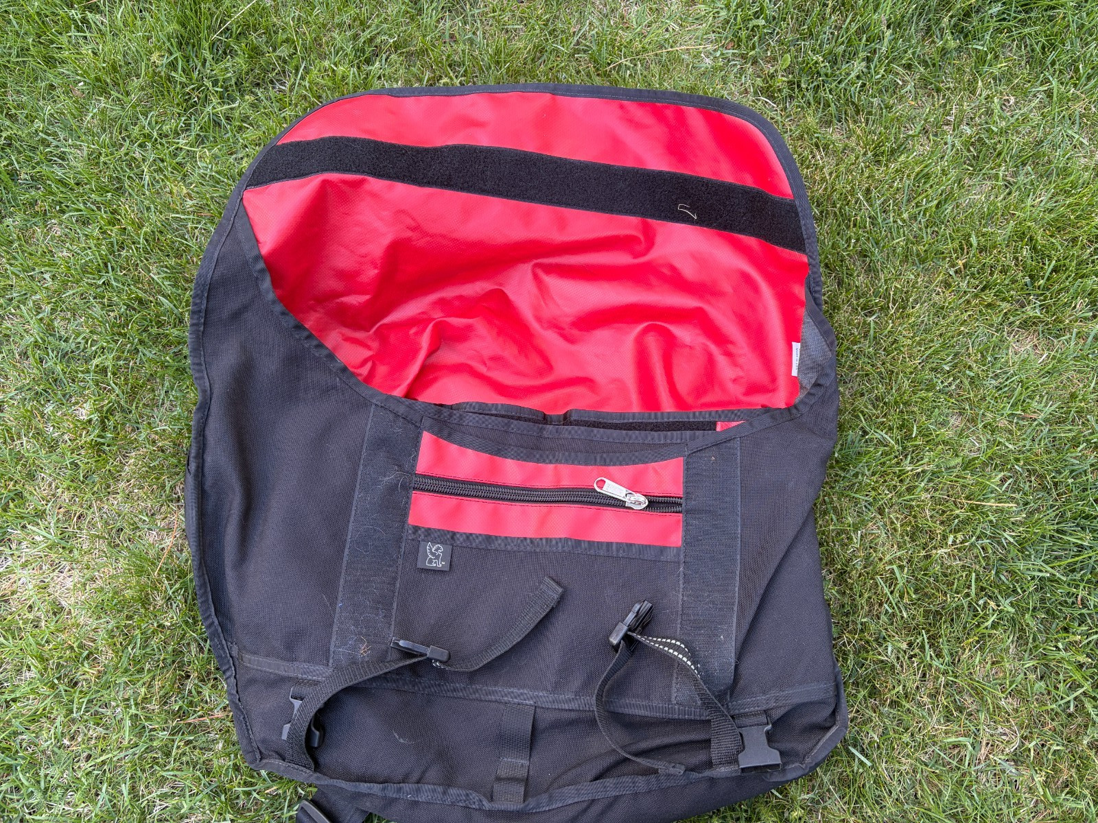Chrome Bag – Mini Metro Messenger Bag 24″ Black/Red **Excellent**