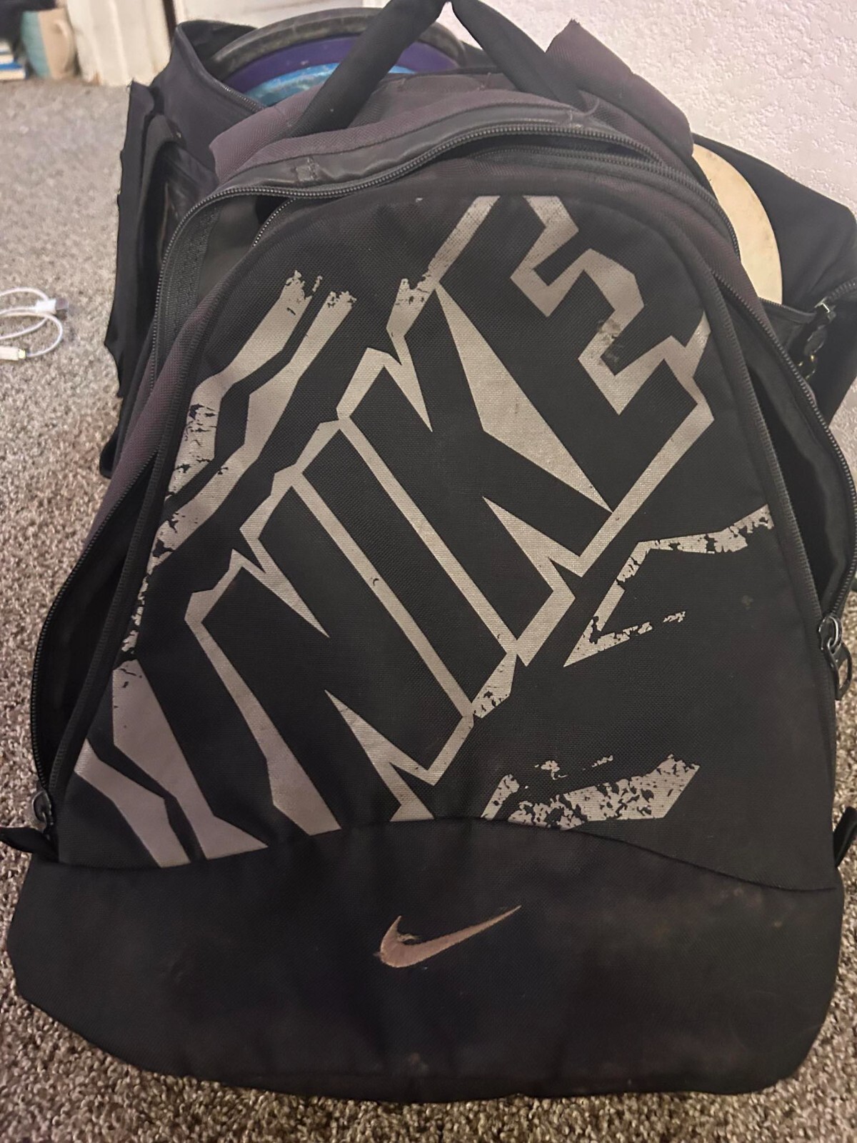 black/grey Nike backpack swoosh 2 zipper compartments strap