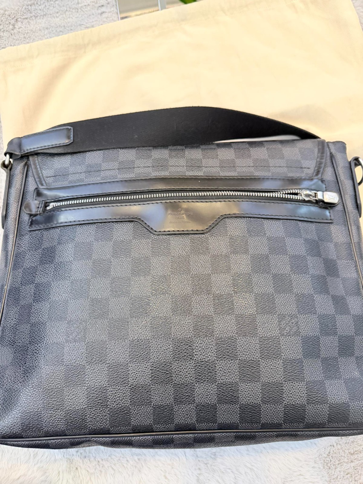 Louis Vuitton Daniel MM Damier Graphite Messenger Bag Men’s Crossbody Authentic