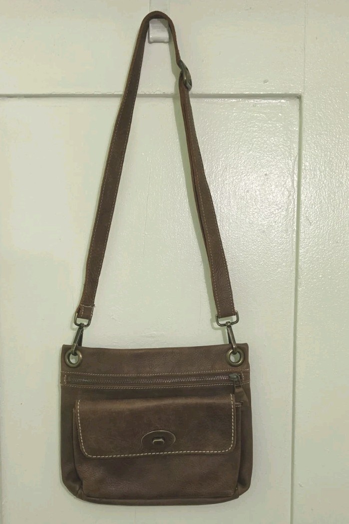 Roots Canada Vintage Leather Crossbody Bag – Genuine Leather – Made in Canada