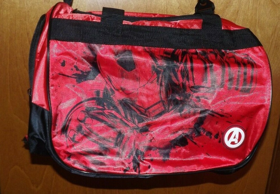MARVEL AVENGERS IRON MAN SPORTS BAG, DUFFLE BAG, 17″ LONG. W/ TAGS