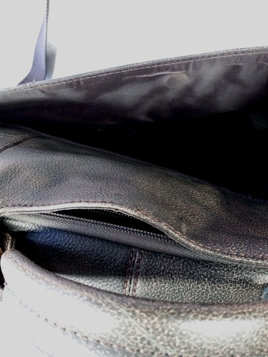 Black Rivet Leather Distressed Look Messenger Bag Large Laptop Black