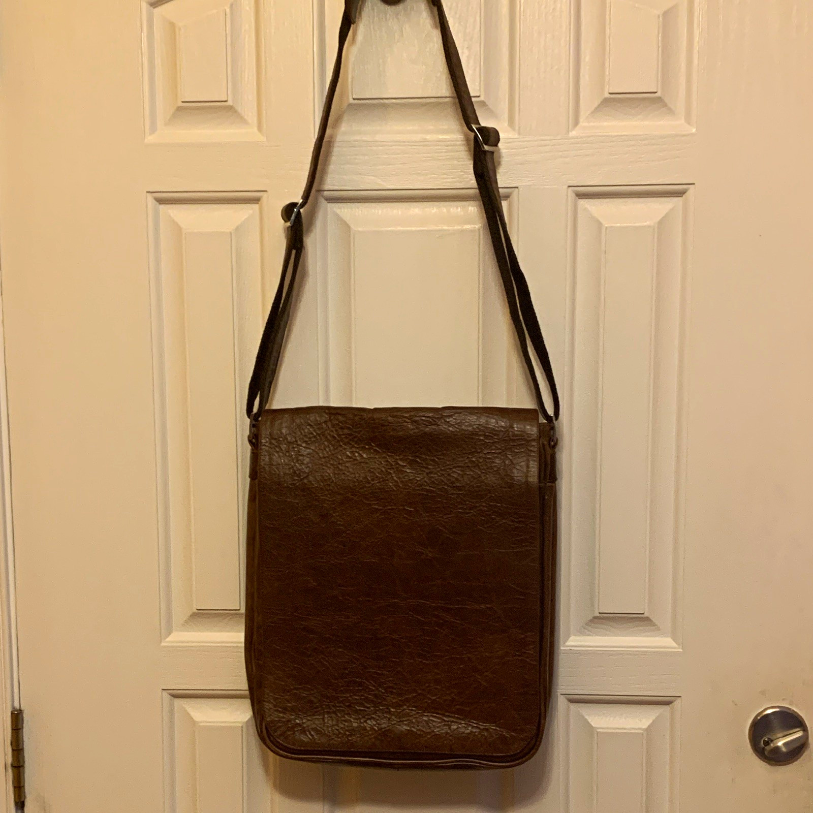 Kingsbury Brown Messenger Bag Zip Closure Adjustable Crossbody Strap Men’s