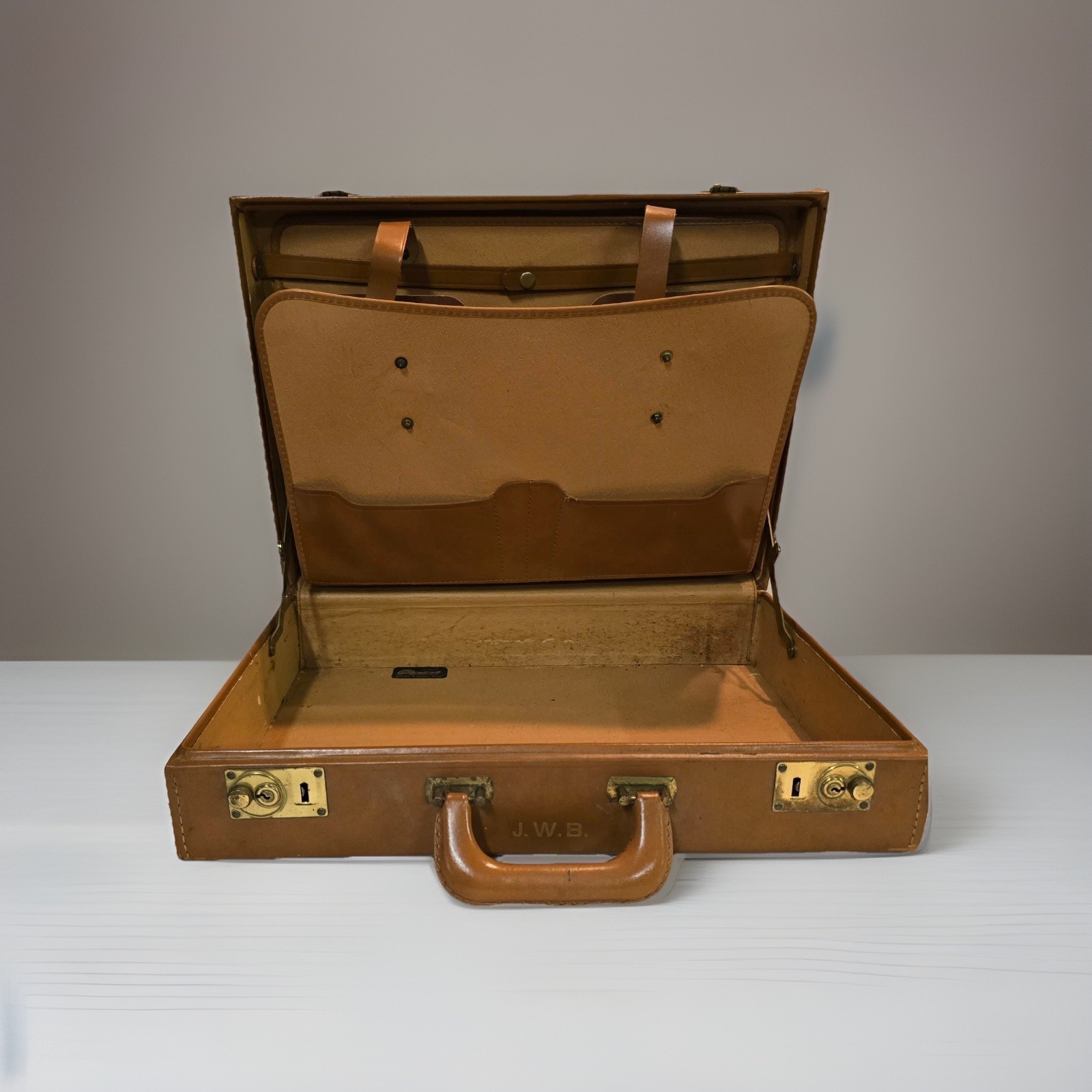 VTG Attachè Leather Top-Grain Cowhide Briefcase 17.5″ Tan London Leather Detroit