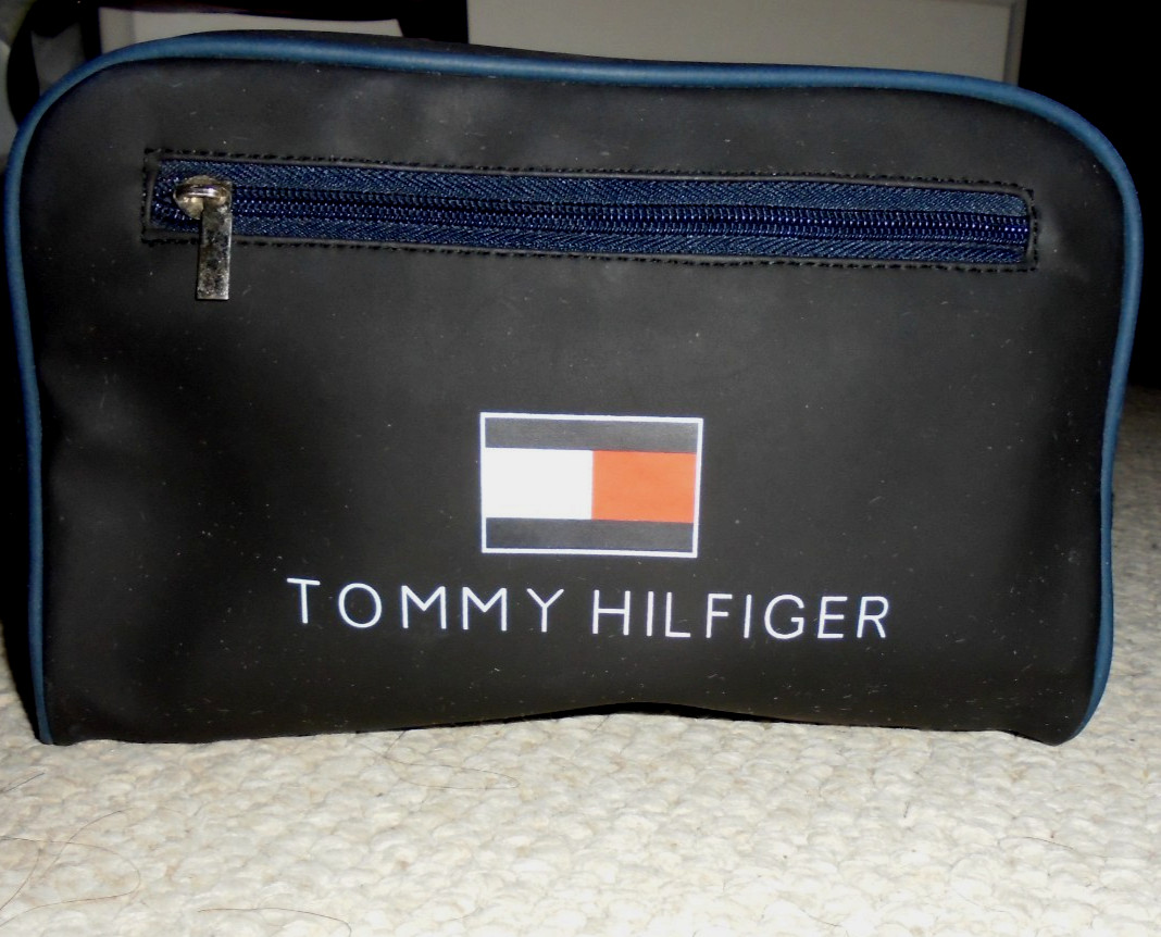 Tommy Hilfiger Men’s Toiletry Shaving travel bag Navy Blue with logo and zipper