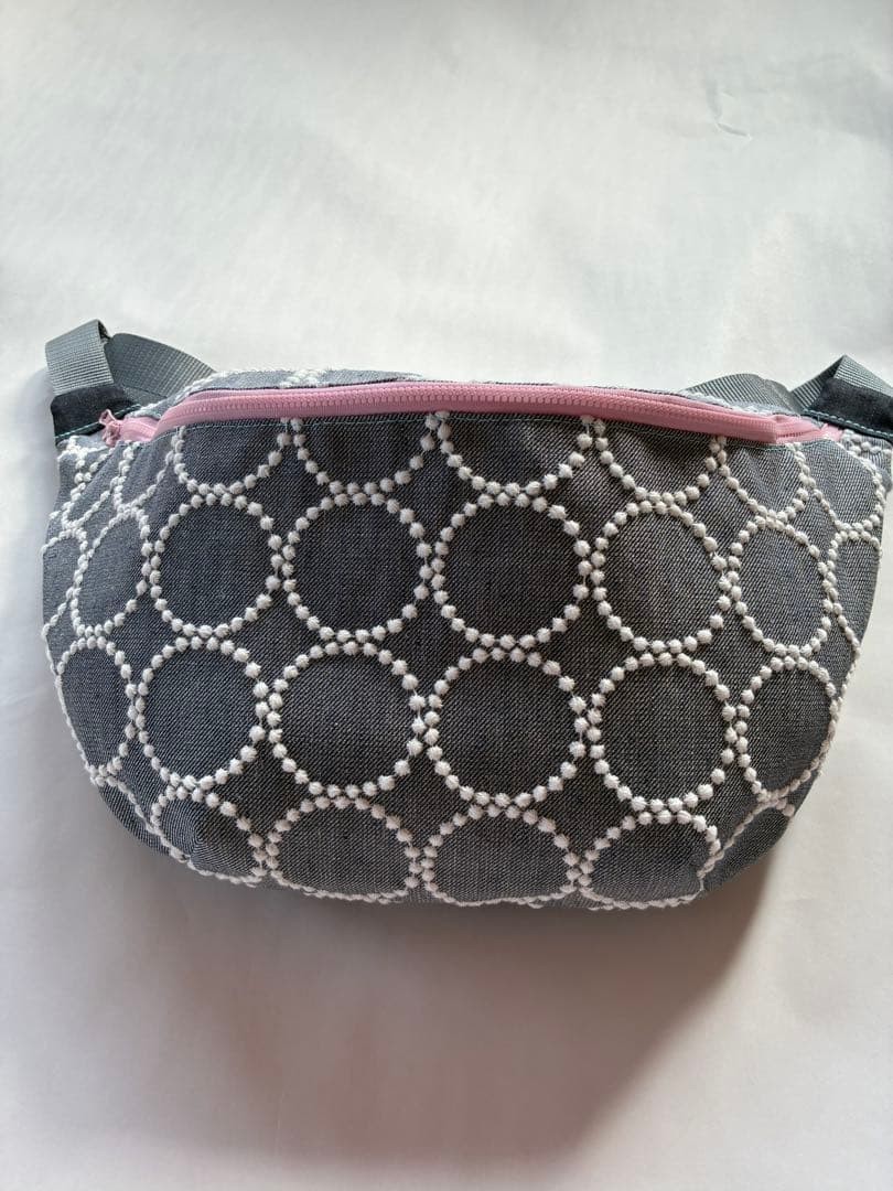 Minapelhonen Crescent-Shap Tambourine Bag Musical