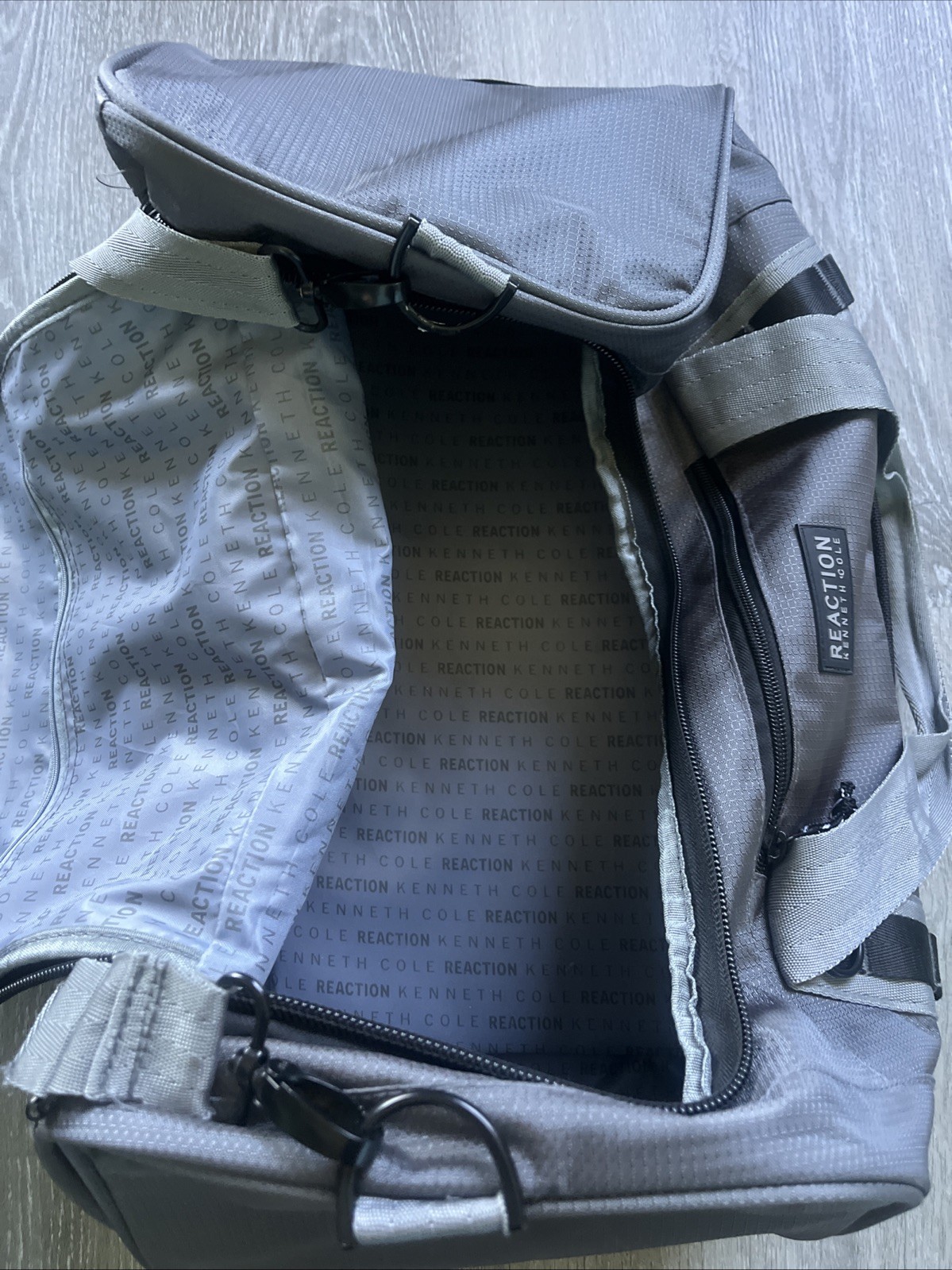 EUC Kenneth Cole Reaction Medium Rip-Stop Duffel Gym Bag GRAY + BLACK MSRP $110