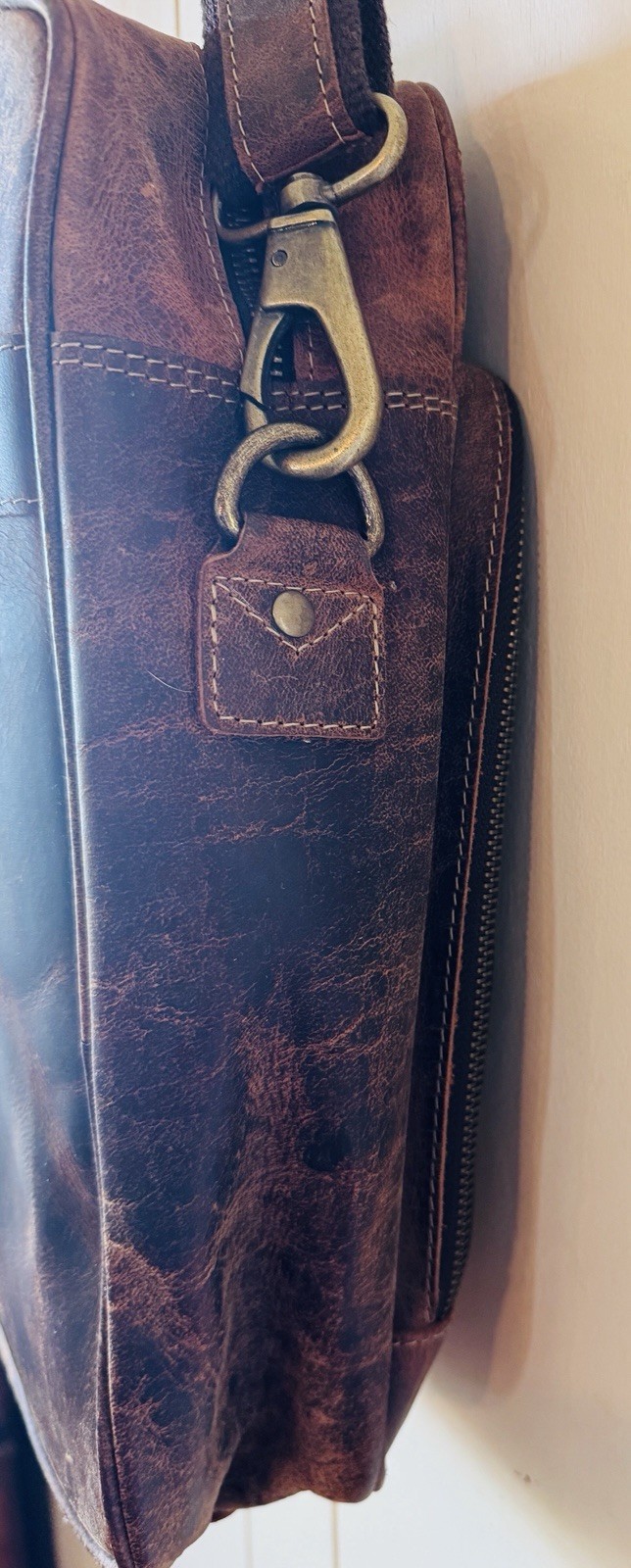 KomalC Full Grain Leather Messenger Laptop Bag 18” Brown Distressed Briefcase EC