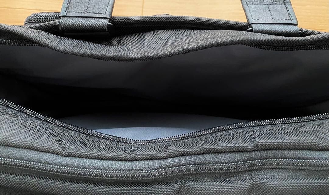 Tumi 26141D2 Expandable Black Nylon Briefcase Leather Handles Laptop Bag 40cm