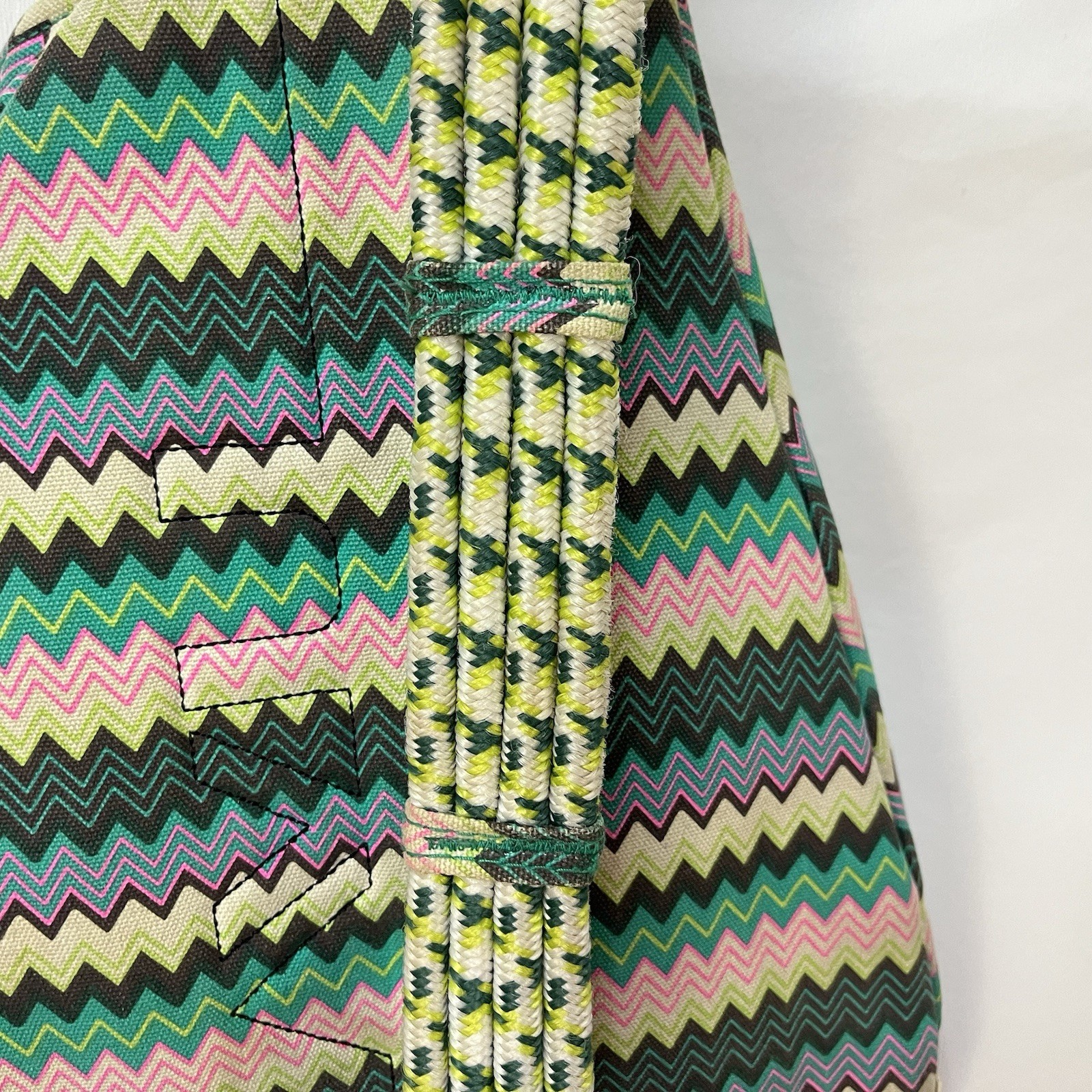 KAVU MULTICOLRED CHEVRON PATTERN CANVAS ROPE SLING CROSSBODY BACKPACK ADJUSTABLE