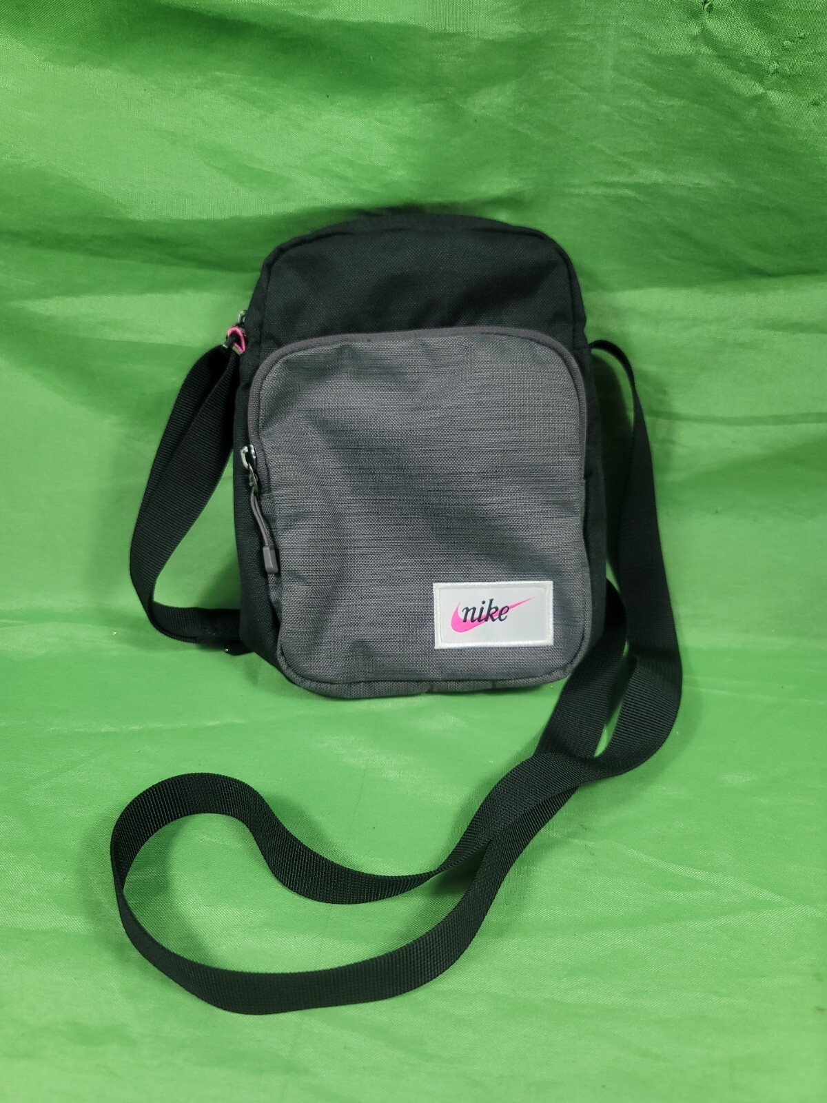 Nike Slate Gray, Black & Pink 9″ – 3 Pocket Zippered Crossbody/Shoulder Bag