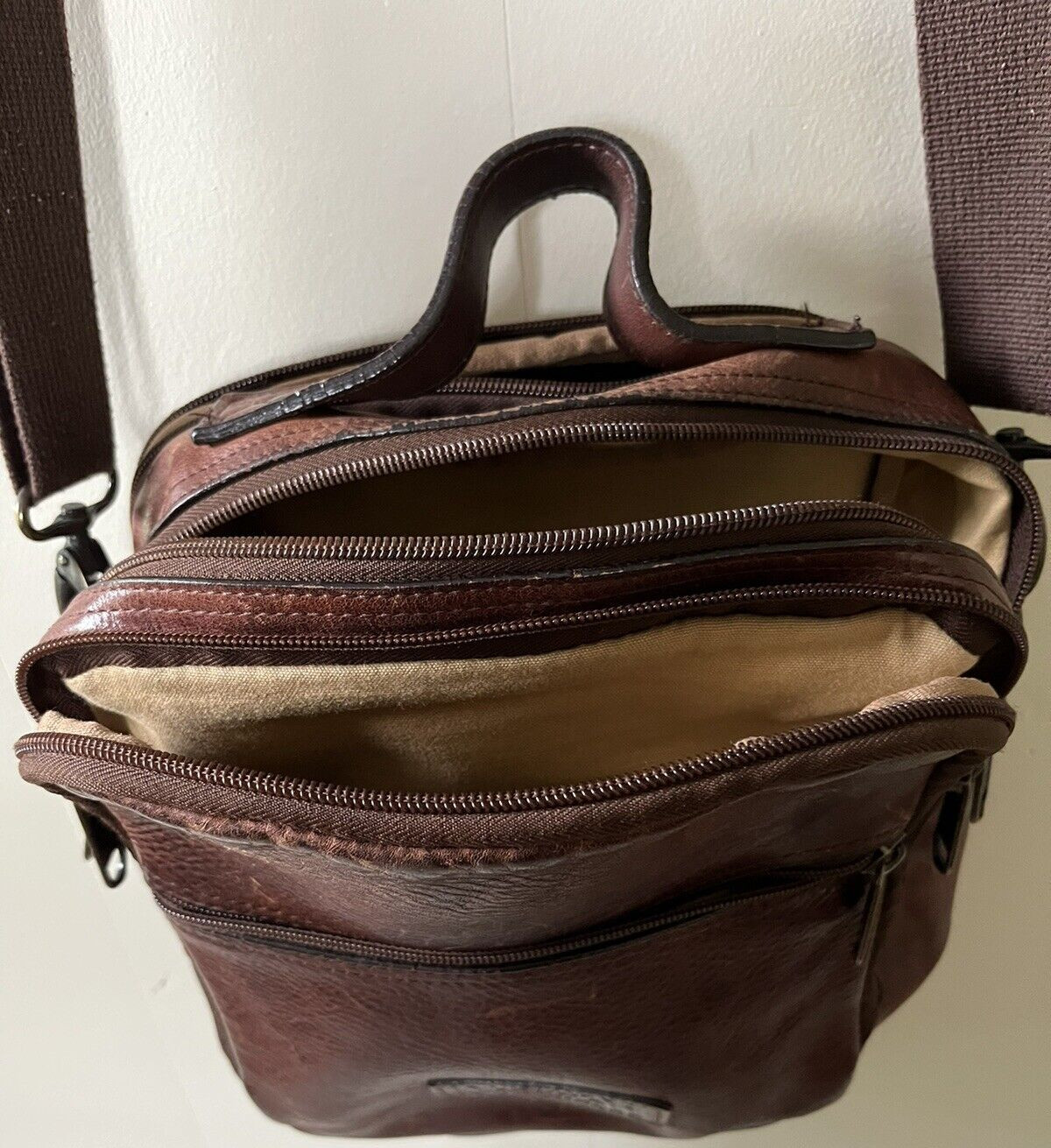 Duluth Trading Co Leather Lifetime Messenger Crossbody Shoulder Bag Man Bag
