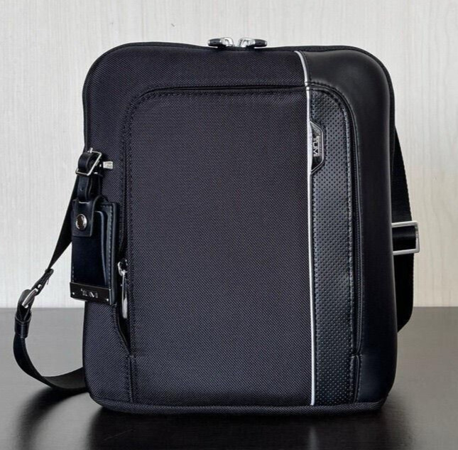TUMI Arrive Olten Shoulder Bag Sleek Black Cross body Mens Business outlet