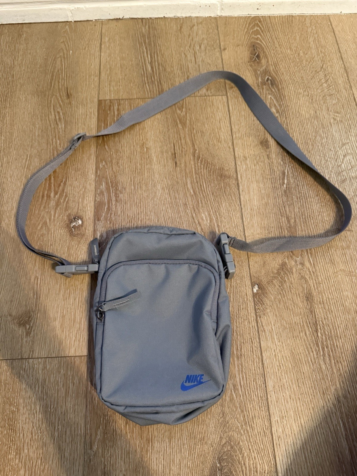 Nike Heritage Crossbody Shoulder Bag Gray