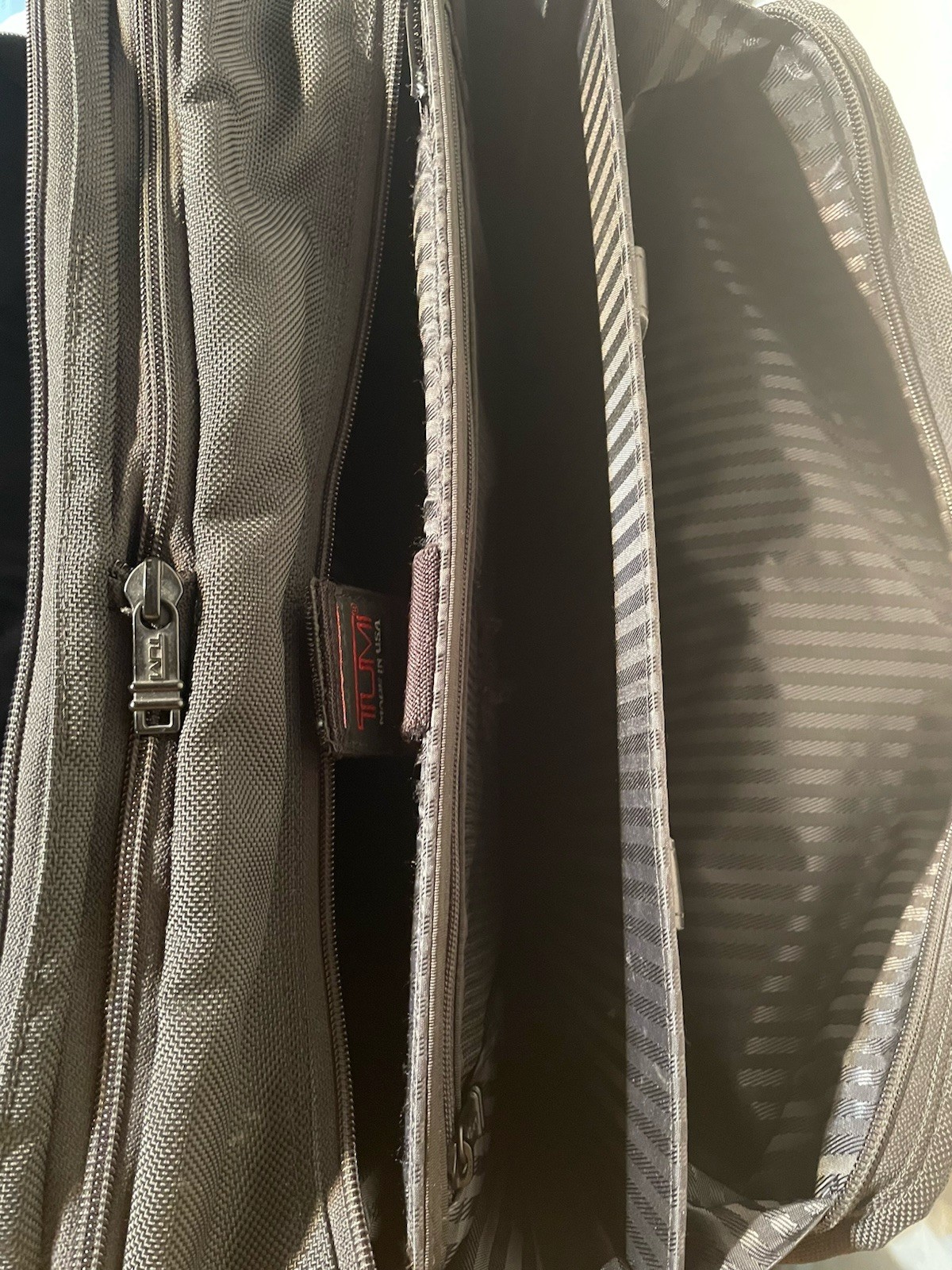 Tumi 18″ Expandable Laptop Briefcase 2621D3 Black Balistic Nylon Nice Condition