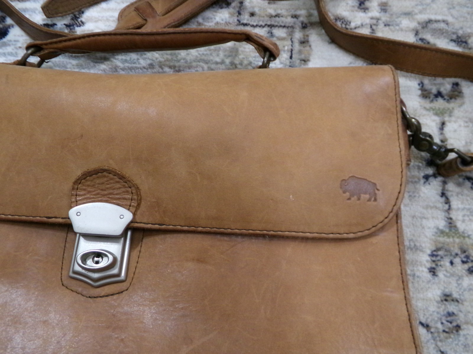 Buffalo Jackson Trading Co. Leather Laptop Messenger Briefcase Bag w/Strap Flaw*