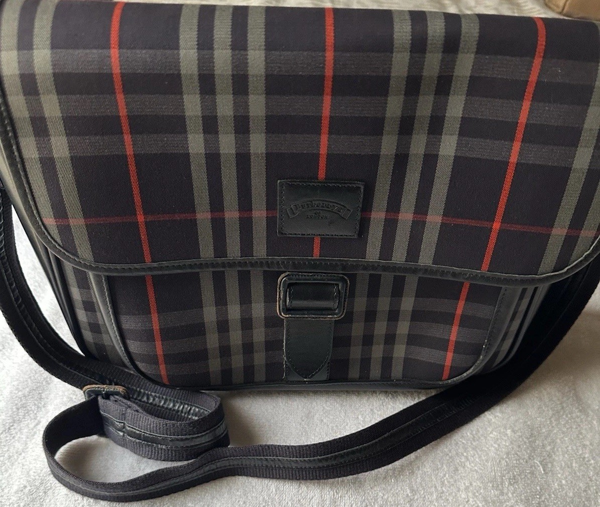 Authentic Burberry Nova Check Messenger Bag Navy Leather Canvas Crossbody Laptop