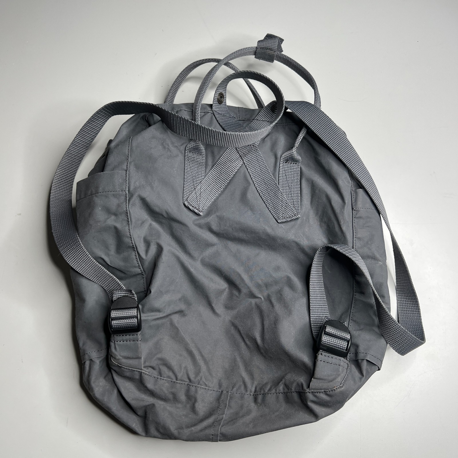 Fjallraven Kanken Classic Backpack Gray Iconic Fox Logo Sweden 23510