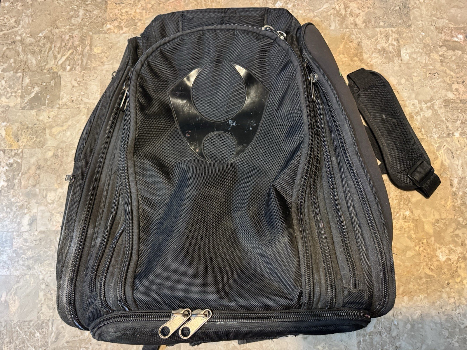Hylete Icon XL Backpack Black Gym Bag 6 in 1 Strap