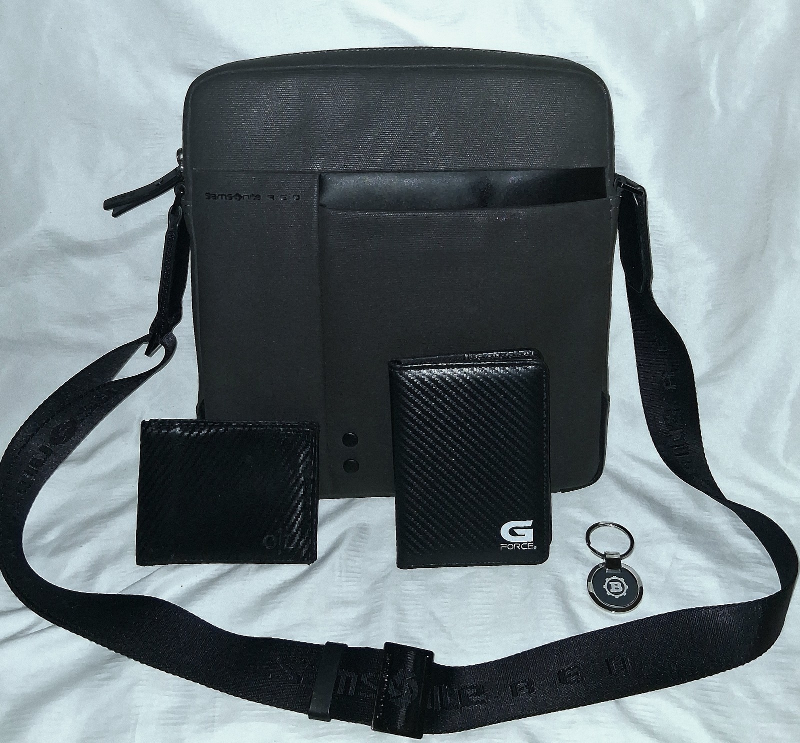 SAMSONITE Red Crossbody Bag Accessories Wallet Passport Travel Case Keyring New!