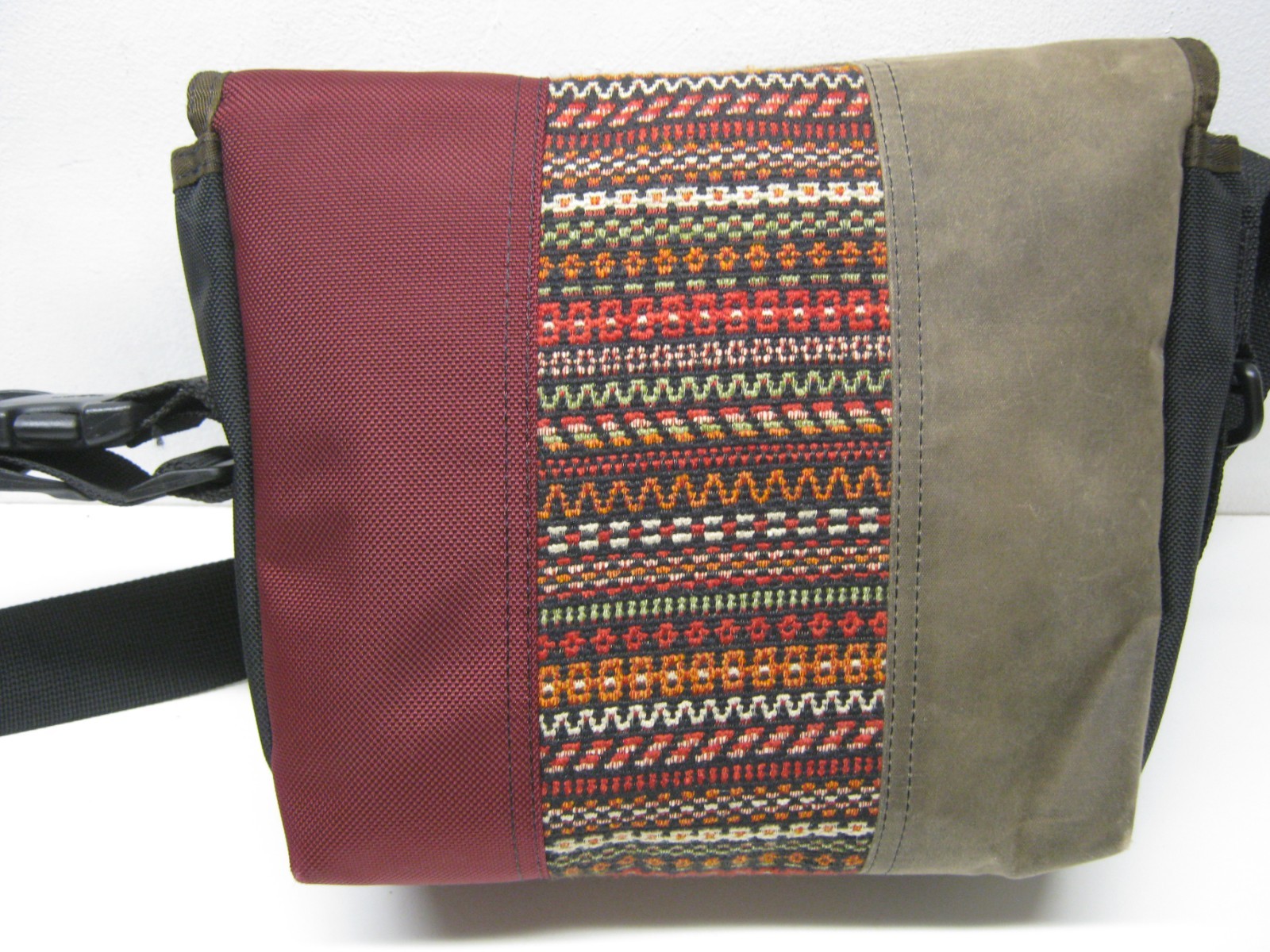 Timbuk2 Multi-Color SMALL Messenger Bag Brown Red Hippie San Francisco VTG?