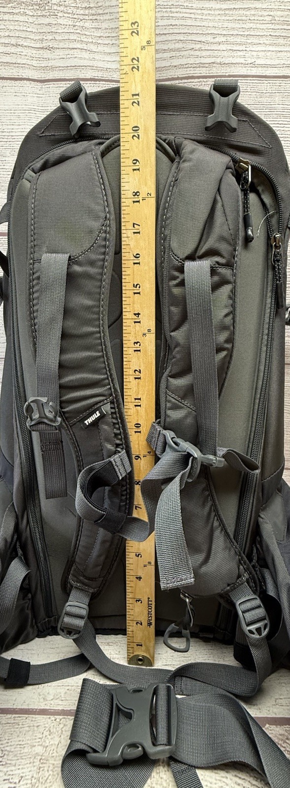 Thule Sweden Black Large Daypack Backpack Side Padded Pockets Hiking Outdoor