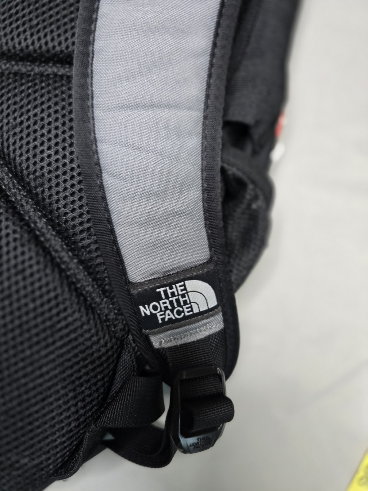The North Face Haystack Laptop Backpack Zinc Grey/Fiery Red