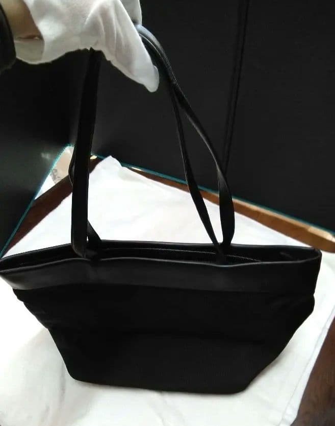 TUMI Business Black Leather Tote Bag 29cm x 44cm Used Good Condition
