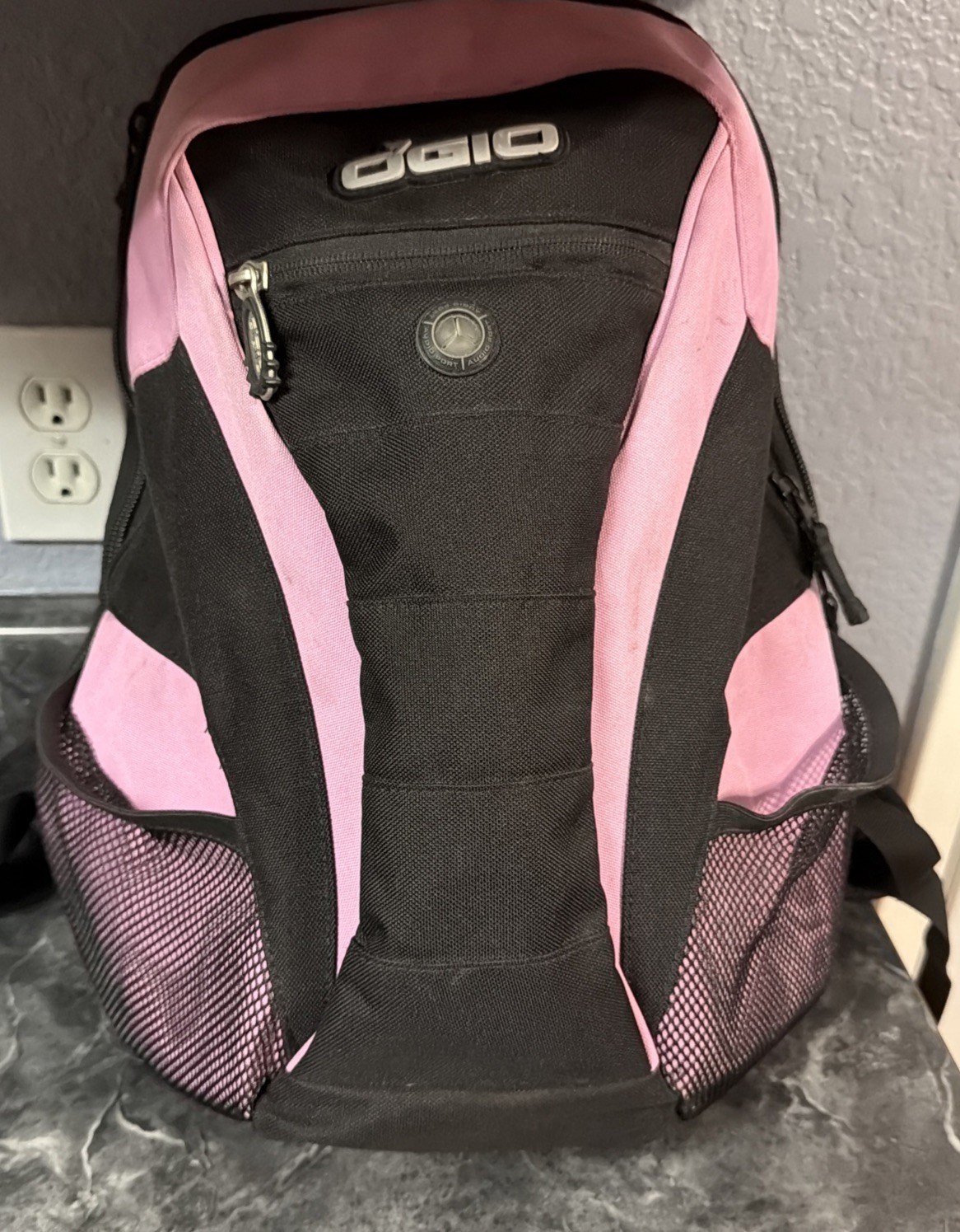 Ogio Vega Backpack Pink/black With Audio Port Tech Bag Tablet Laptop