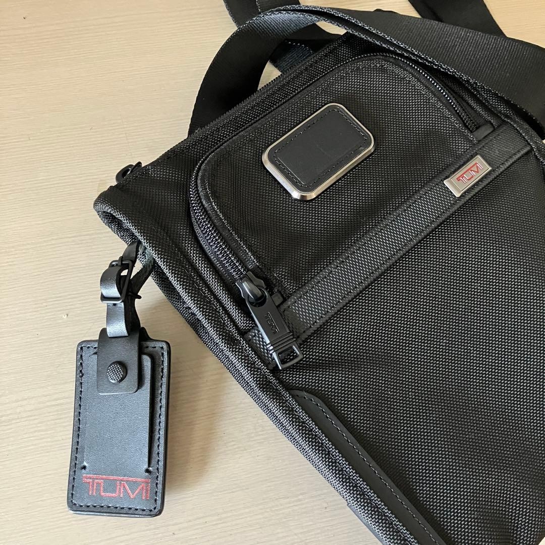 Condition TUMI ALPHA Pocket Bag Small Shoulder Bag