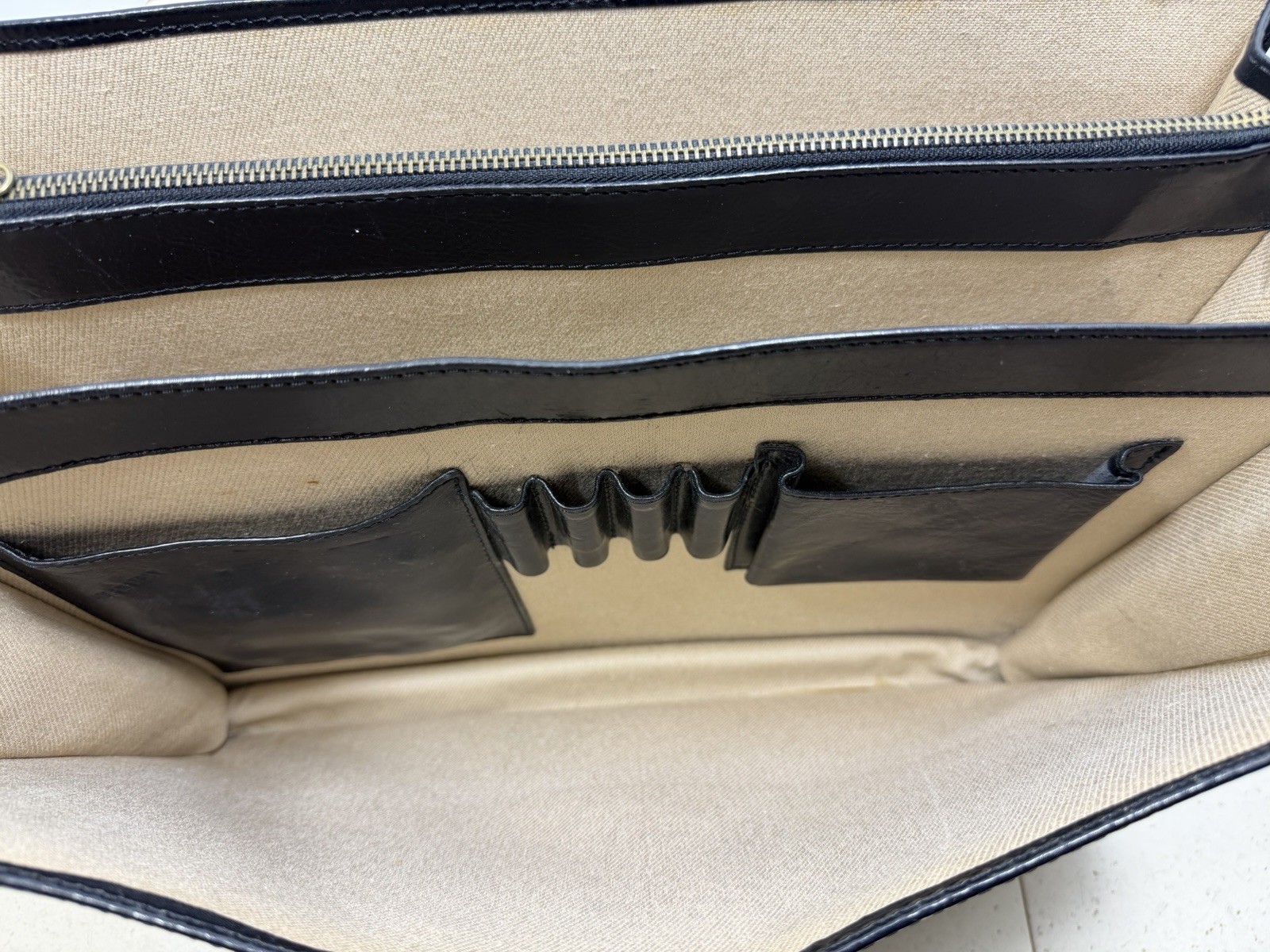 Vintage Bosca Old Leather Briefcase Flap over 3 Gusset Shoulder Bag With Key (Rv