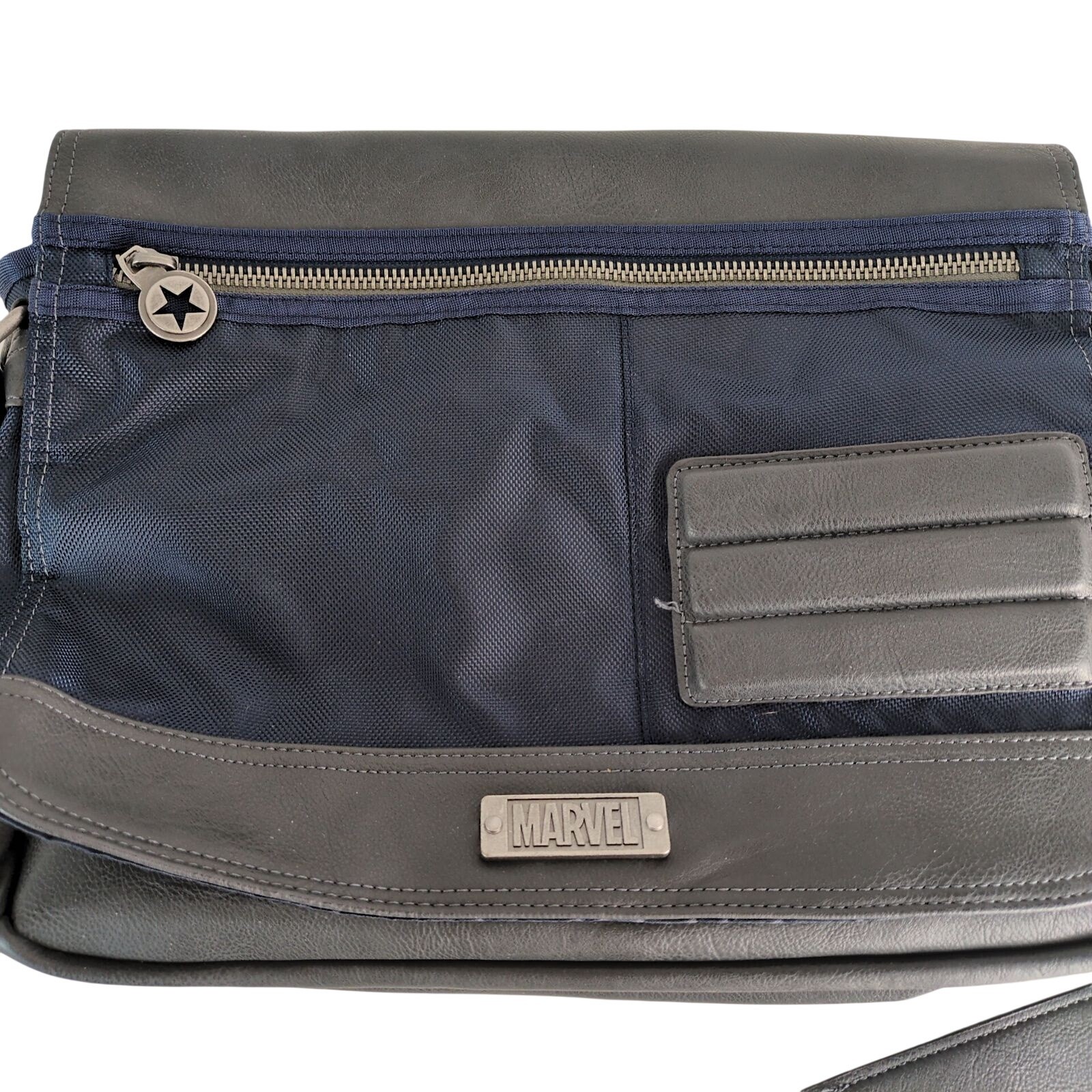 Marvel Captain America Navy & Gray Laptop Messenger Bag Nylon Vegan Leather 2017
