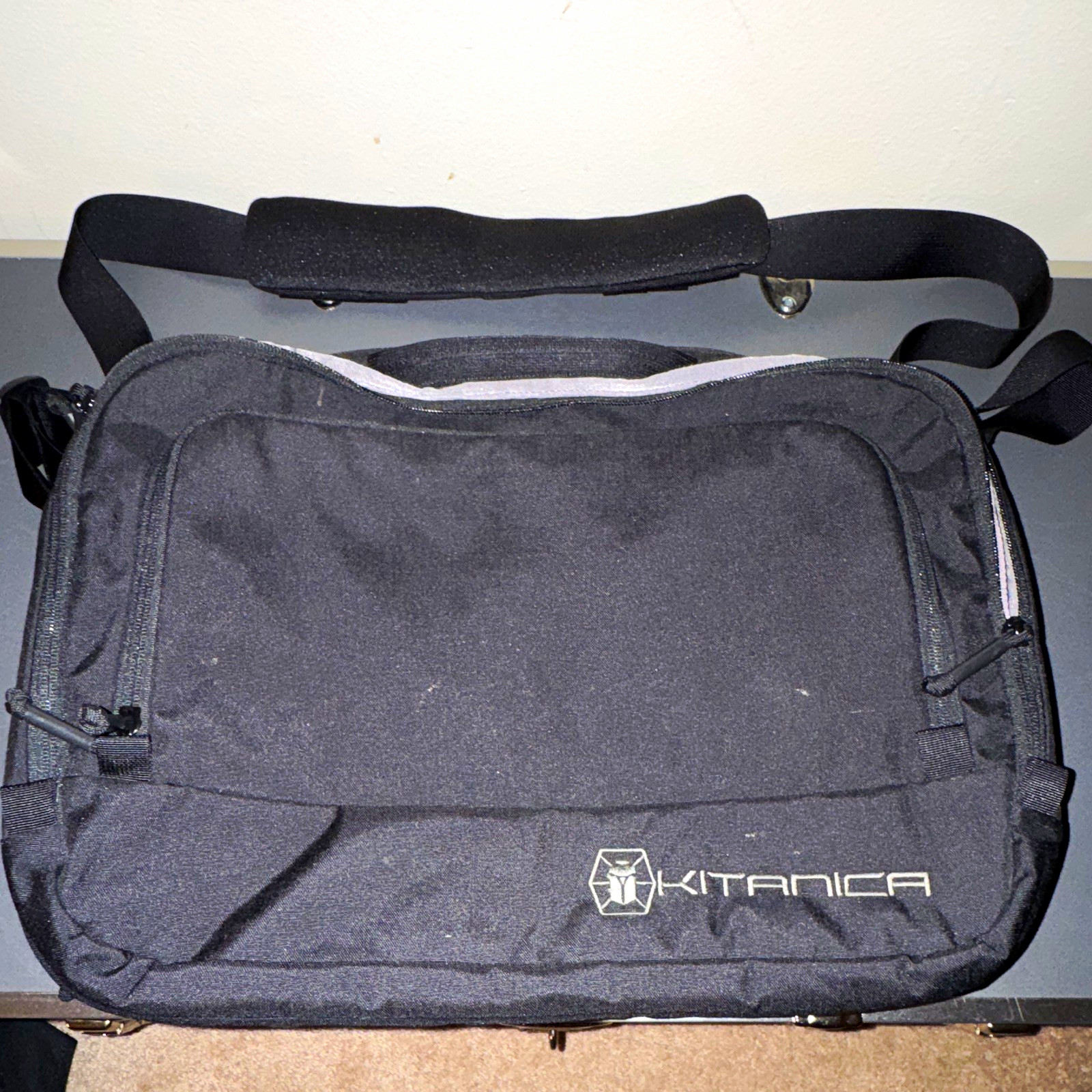 Kitanica Attaché Black MessengerBag Zip & Buckle Closure Padded Adjustable
