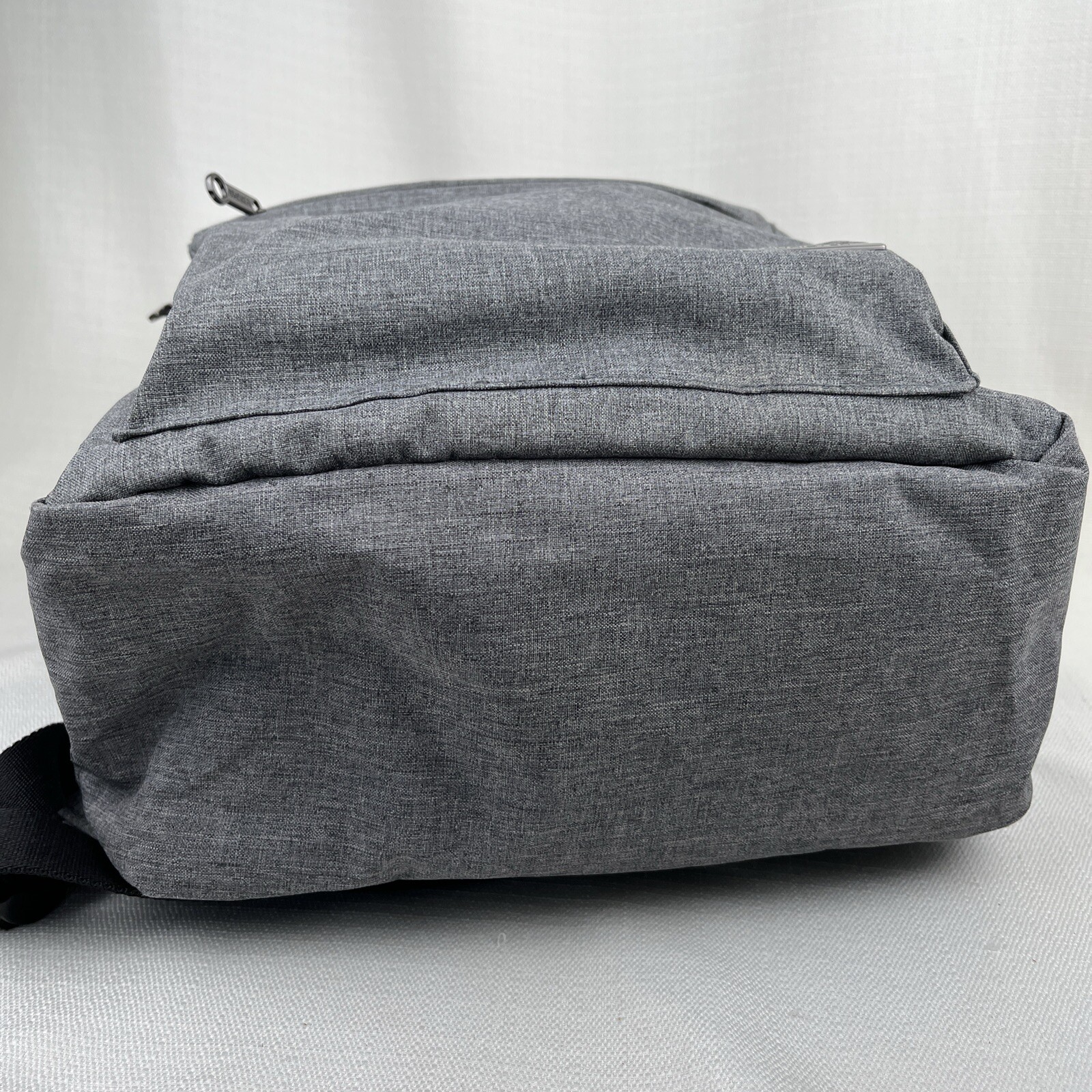 American Tourister Backpack Lightweight Dark Gray Fits 13” laptop Nice!!