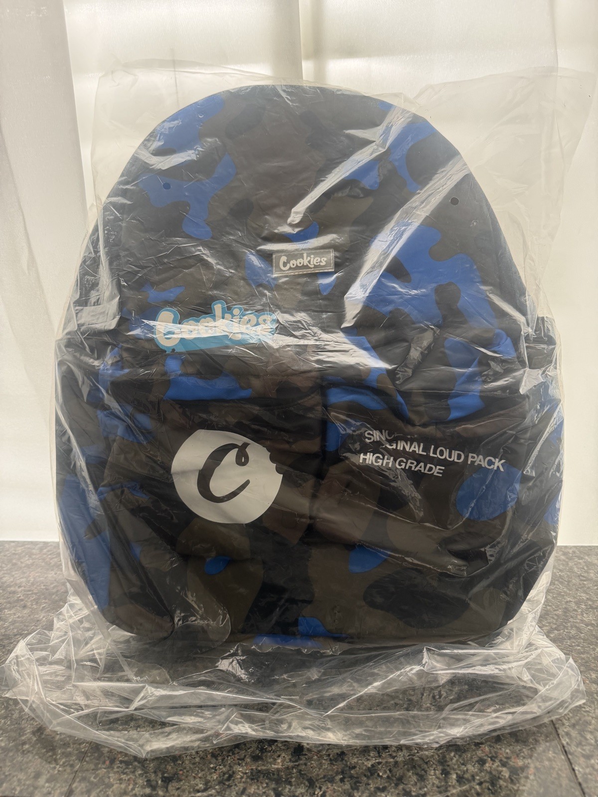 Cookies Smell Proof Backpack Camouflage Odor Proof Travel Bag, Lockable Zipper
