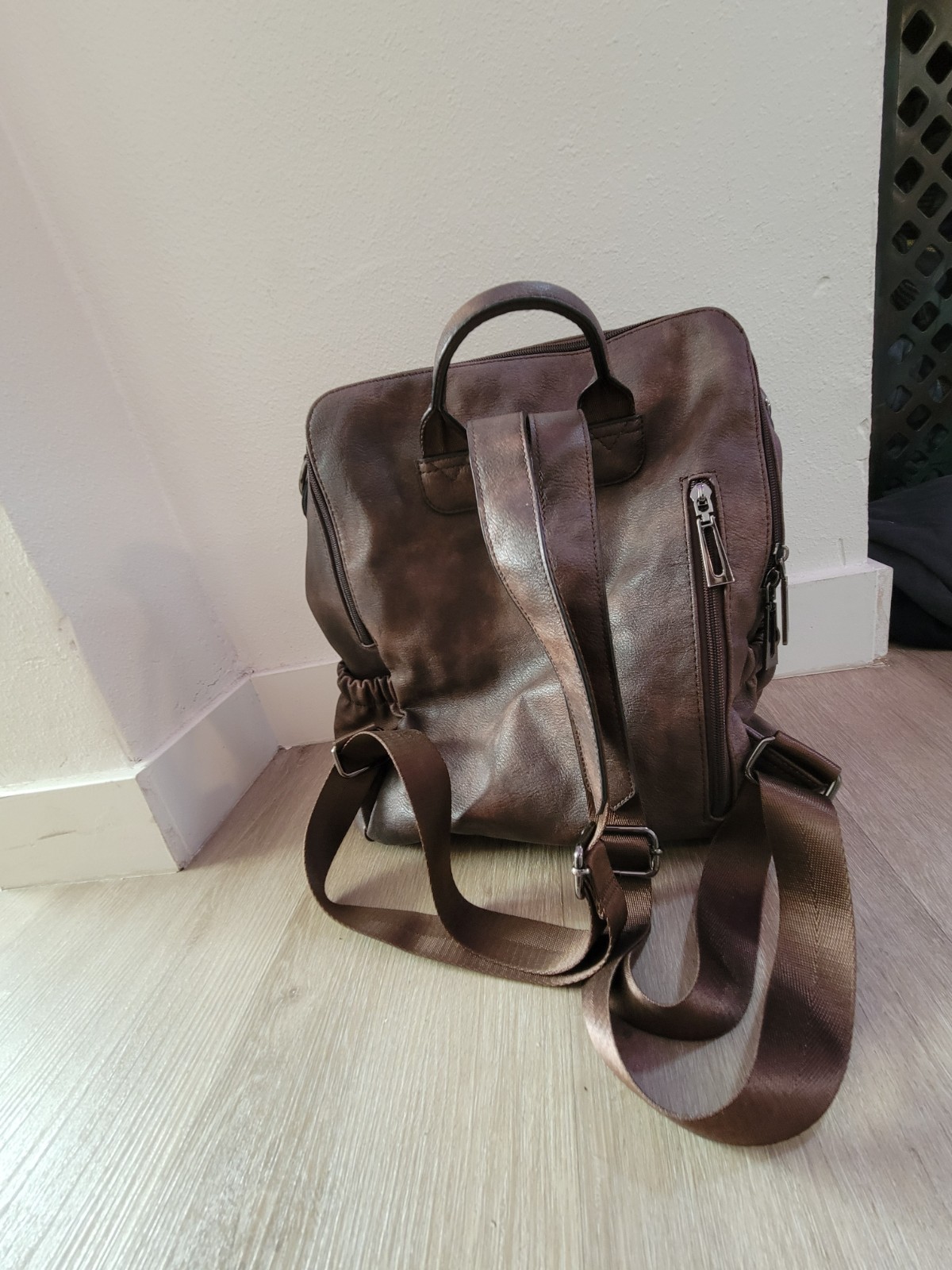 Cluci Brown Men’s Backpack Zip Closure and Adjustable Straps