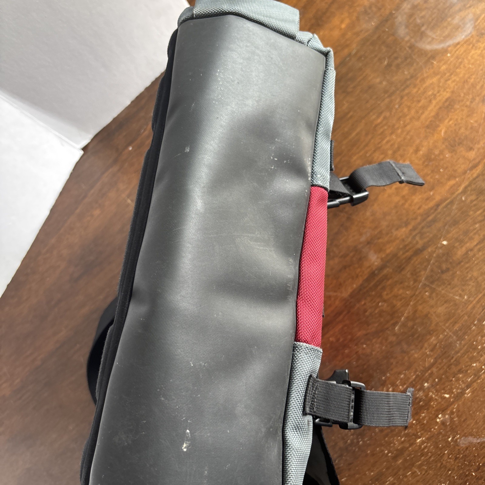TIMBUK2 Medium Gray Red Messenger Commute Bag Padded Laptop Rubber Bottom